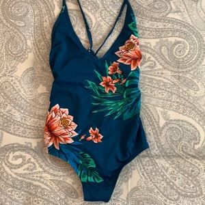 One-piece bathing suit
